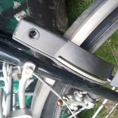 Jak otworzyć blokadę tylnego koła roweru bez klucza i frustracji