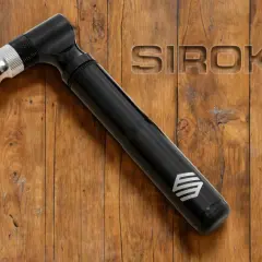 Jaka pompka do roweru szosowego? Wybierz najlepszą dla siebie!