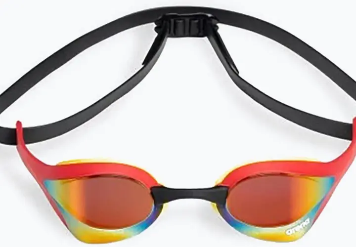 Okulary pływackie Arena Cobra Ultra Swipe Mirror w jaskrawych kolorach, gotowe na każde wyzwanie w wodzie.