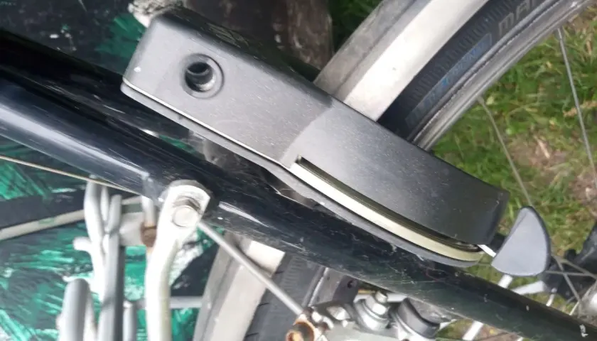 Jak otworzyć blokadę tylnego koła roweru bez klucza i frustracji