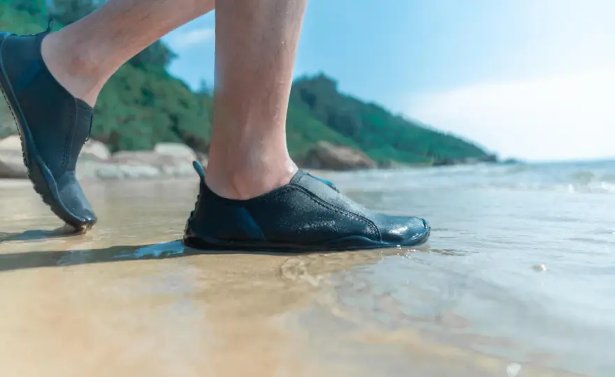 Buty do wody na jeżowce: ochroń stopy w Chorwacji i Grecji