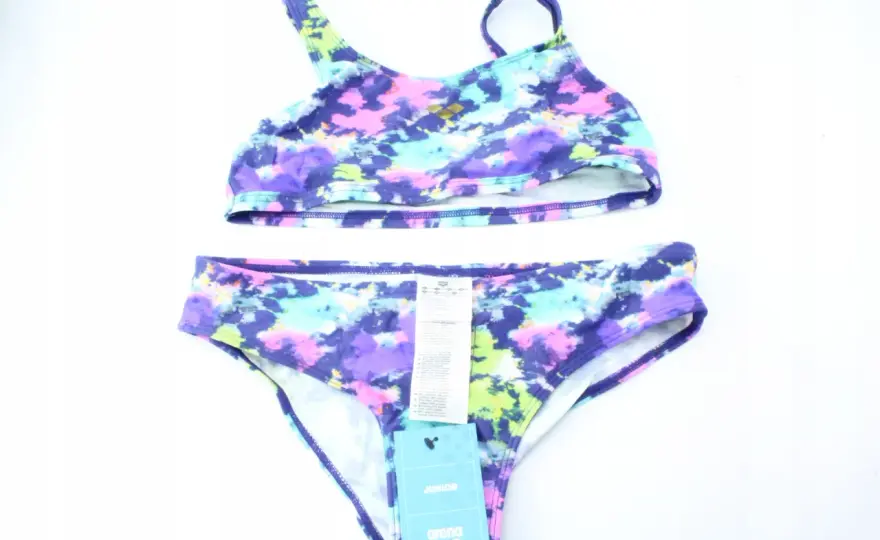 Modne bikini dla 14-latki: jak wybrać idealny strój?