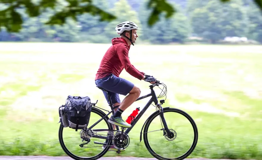 Rower trekkingowy czy górski: który wybór ułatwi Twoje podróże?