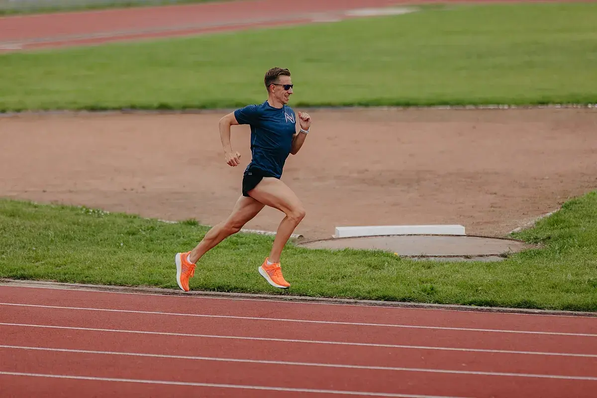 Jak biegać szybciej na 3 km: sprawdzone metody na lepszy wynik
