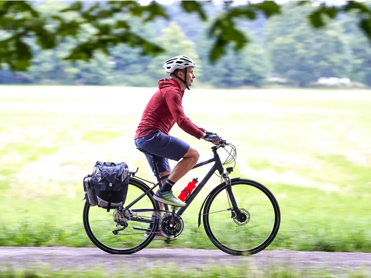 Rower trekkingowy czy górski: który wybór ułatwi Twoje podróże?