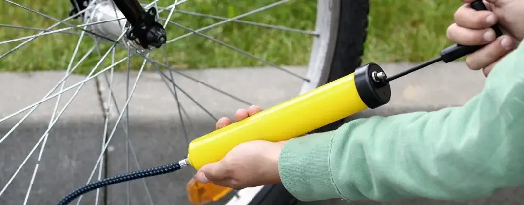 Zdjęcie Jaka pompka do roweru szosowego? Wybierz najlepszą dla siebie!